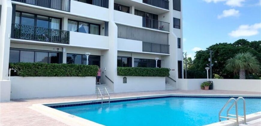 Spectacular 2-bedroom, 2-bathroom condo, directly located on a white sandy beach