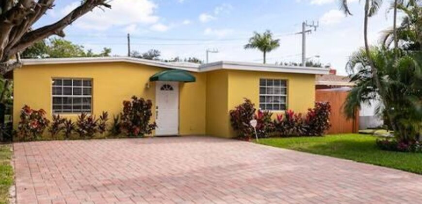 3 BEDROOM 2 BATHROOM PROPERTY HAS IT ALL. AVAILABLE FOR YEARLY AND SEASONAL RENTAL